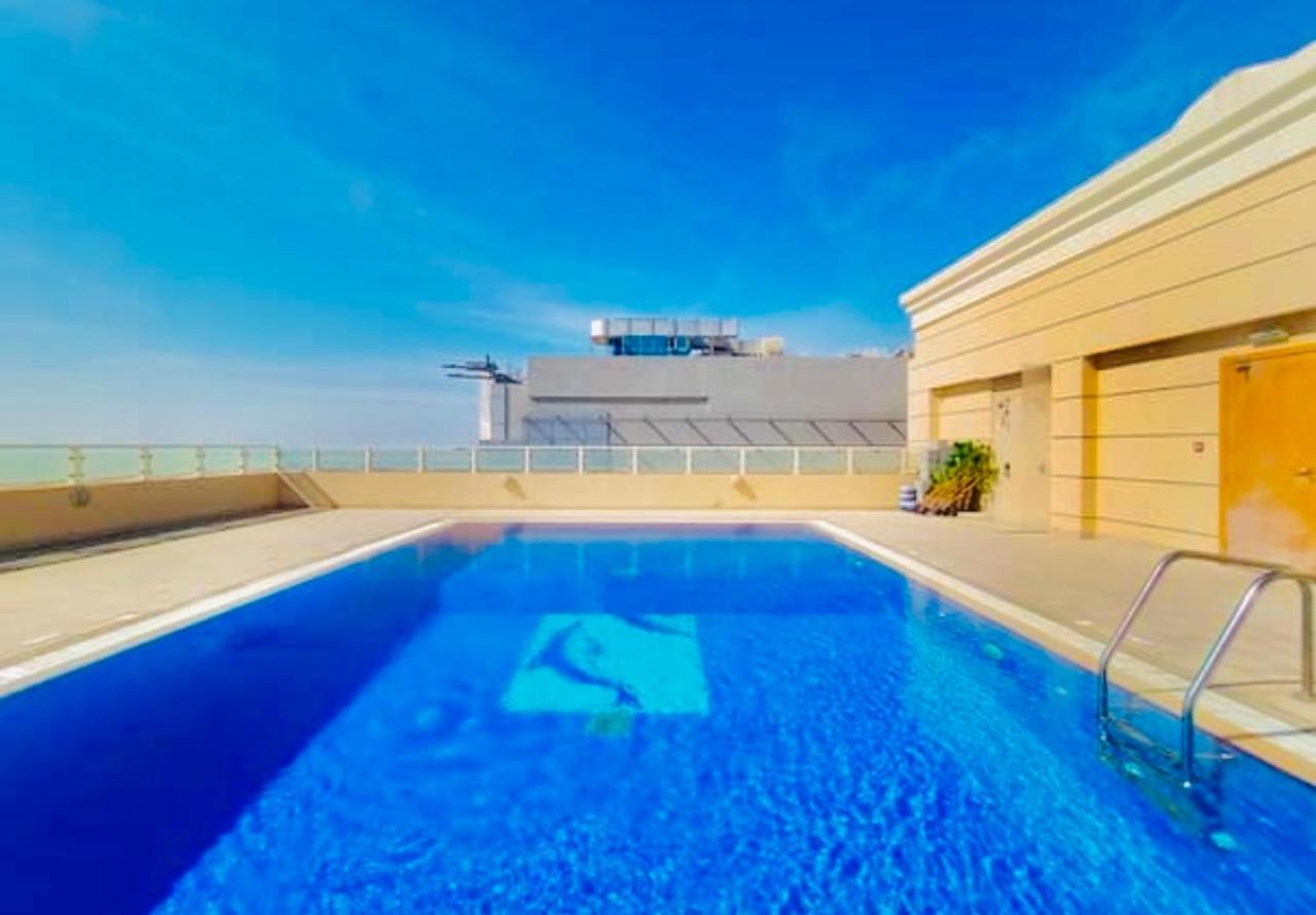 Private Room In 2Br Apartment Dubai Exterior photo